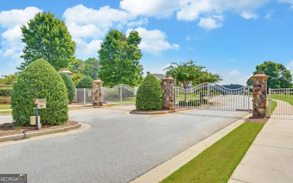 5427 Planting Field LN Flowery Branch, GA 30542