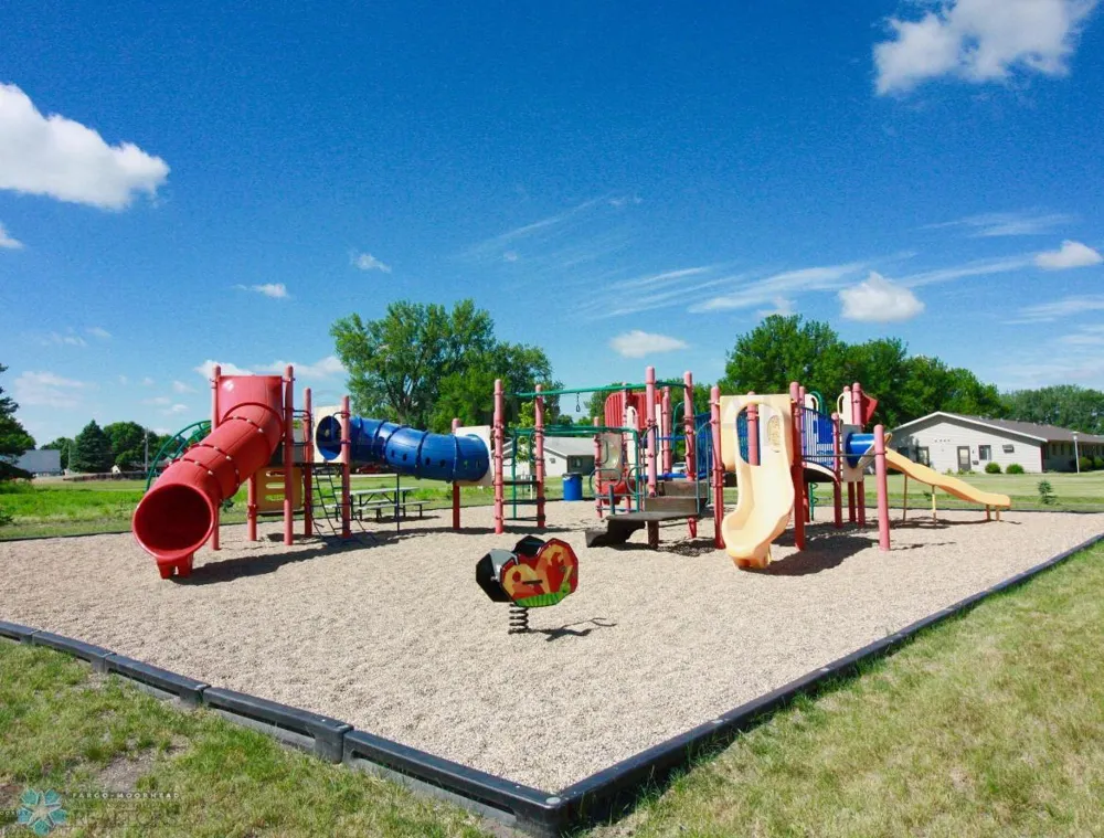 100 PINE DRIVE Hankinson, ND 58041