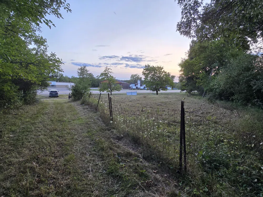 3911 W Carleton Road Hillsdale, MI 49242