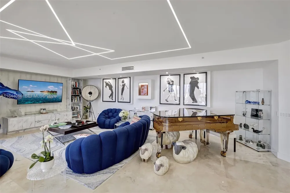 21200 Point Pl #1204 Aventura, FL 33180