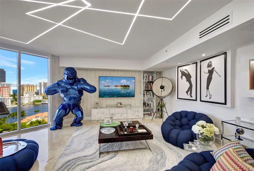 21200 Point Pl #1204 Aventura, FL 33180
