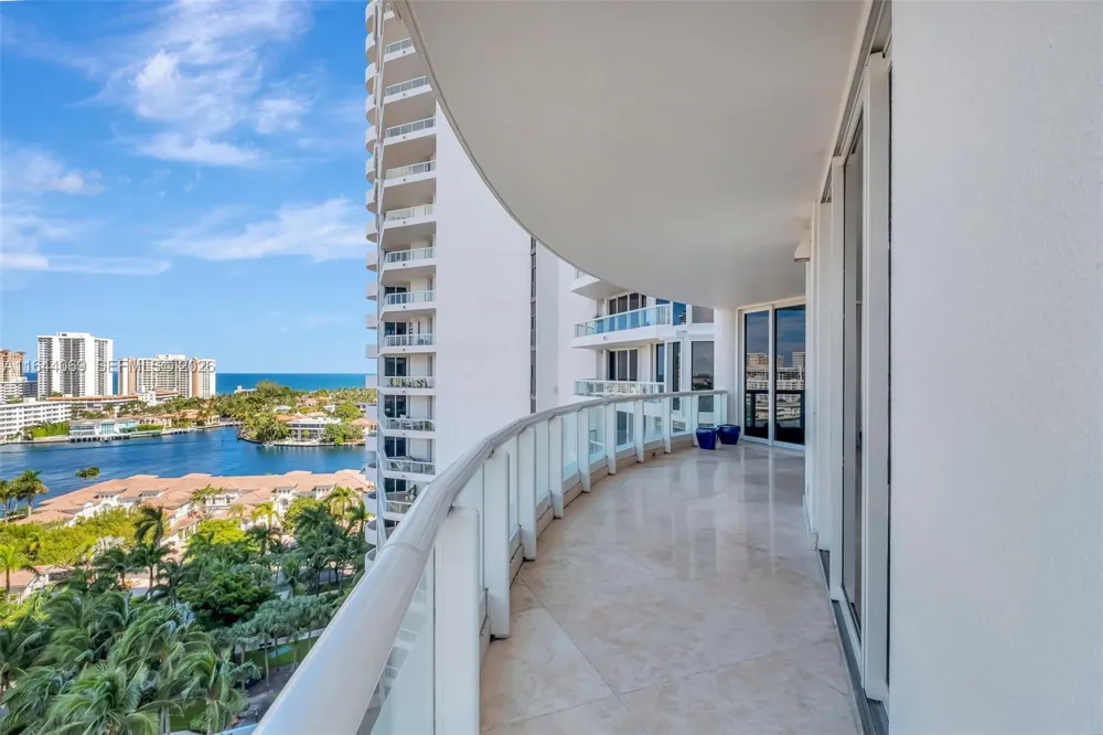 21200 Point Pl #1204 Aventura, FL 33180