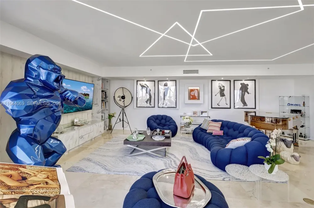 21200 Point Pl #1204 Aventura, FL 33180