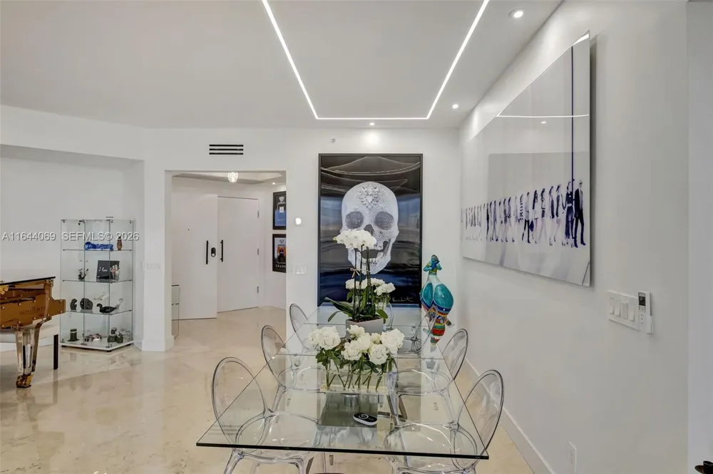 21200 Point Pl #1204 Aventura, FL 33180