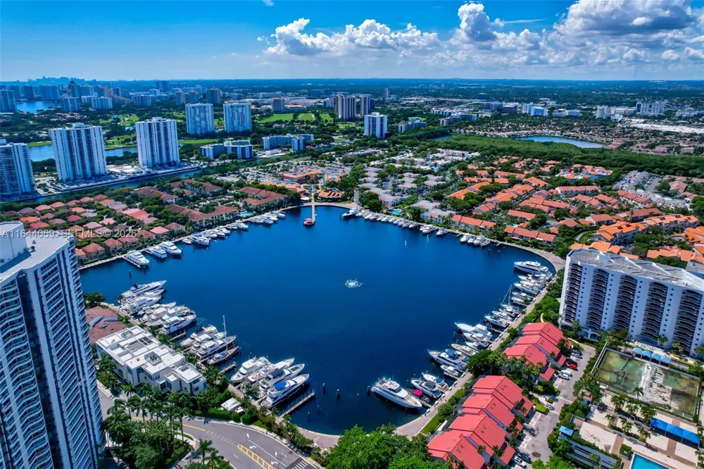 21200 Point Pl #1204 Aventura, FL 33180
