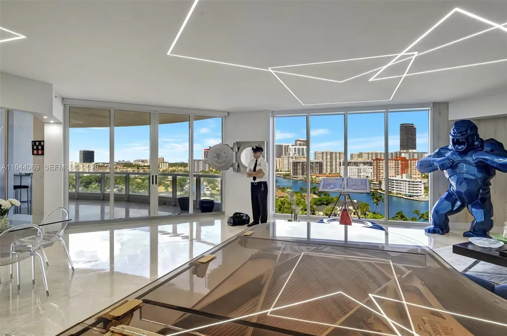 21200 Point Pl #1204 Aventura, FL 33180