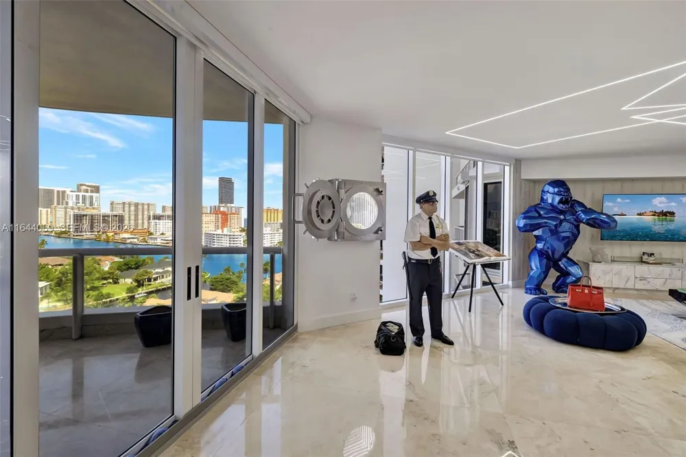 21200 Point Pl #1204 Aventura, FL 33180