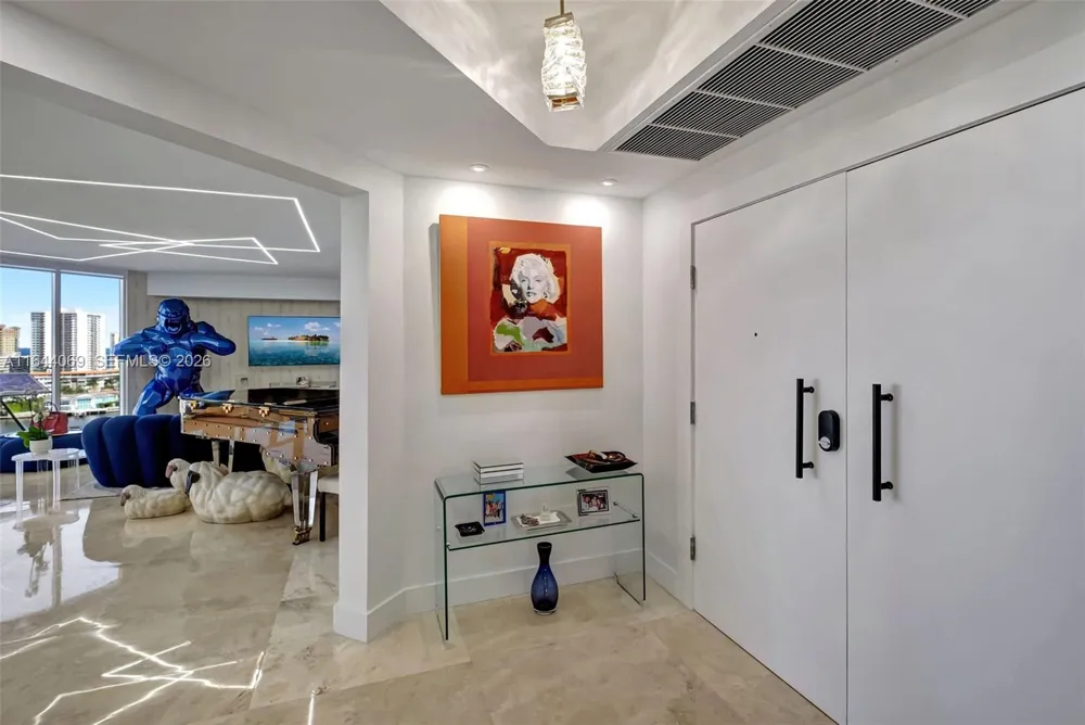 21200 Point Pl #1204 Aventura, FL 33180