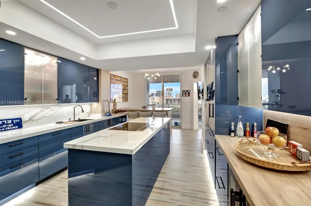 21200 Point Pl #1204 Aventura, FL 33180
