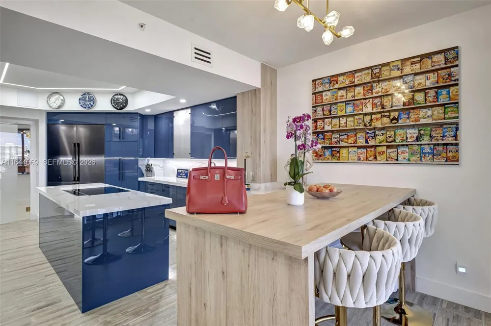 21200 Point Pl #1204 Aventura, FL 33180