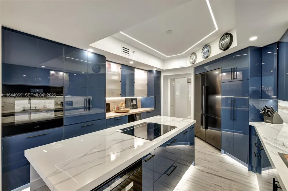 21200 Point Pl #1204 Aventura, FL 33180