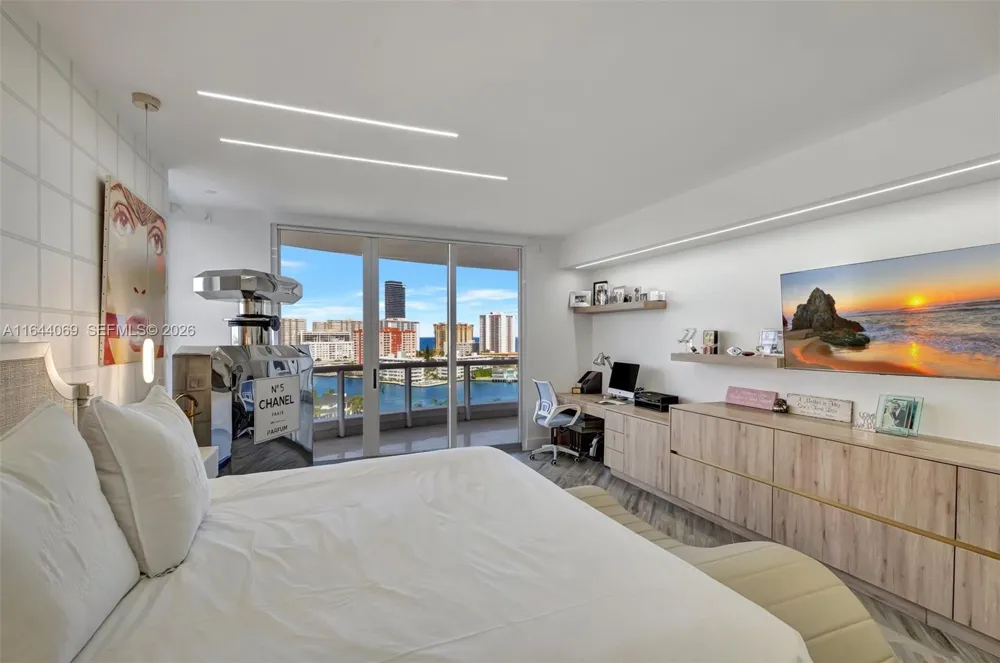 21200 Point Pl #1204 Aventura, FL 33180