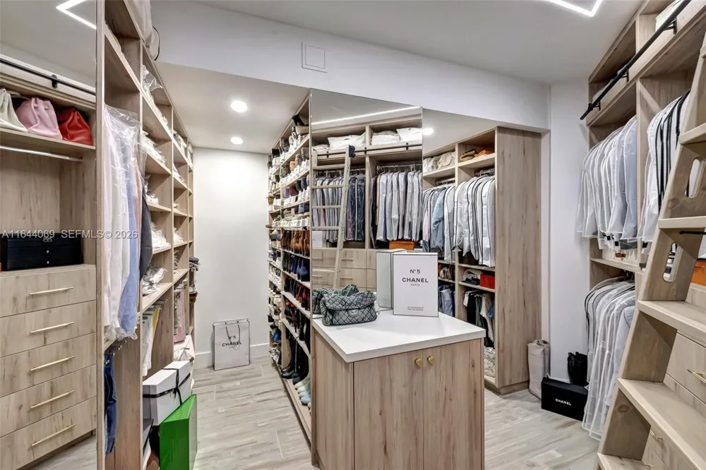 21200 Point Pl #1204 Aventura, FL 33180
