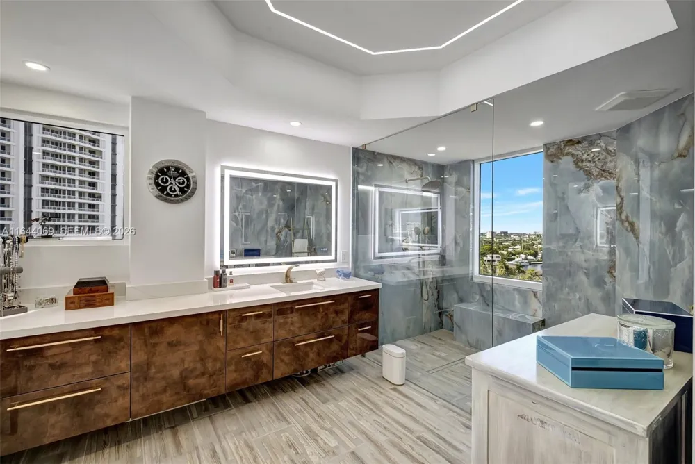 21200 Point Pl #1204 Aventura, FL 33180