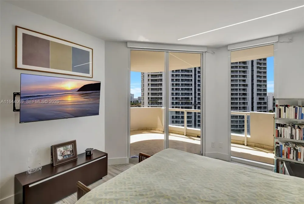 21200 Point Pl #1204 Aventura, FL 33180