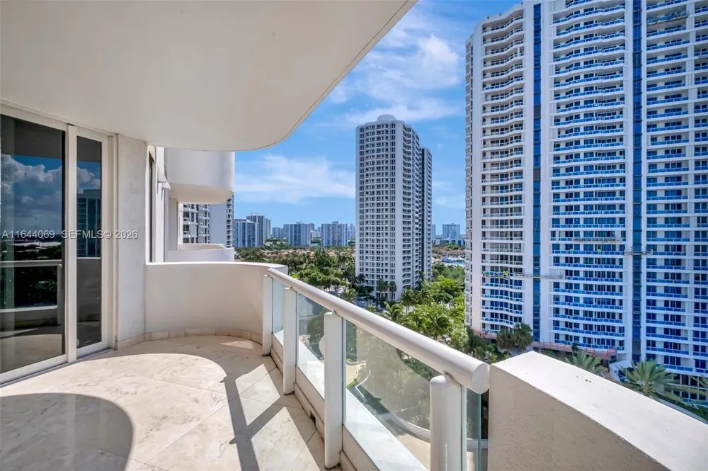 21200 Point Pl #1204 Aventura, FL 33180