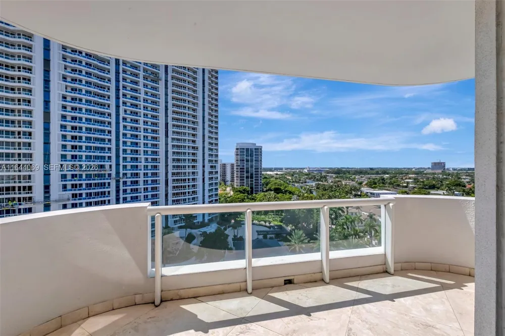 21200 Point Pl #1204 Aventura, FL 33180