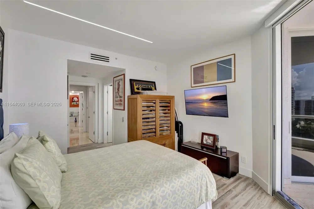 21200 Point Pl #1204 Aventura, FL 33180