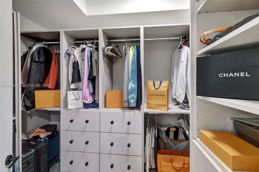 21200 Point Pl #1204 Aventura, FL 33180