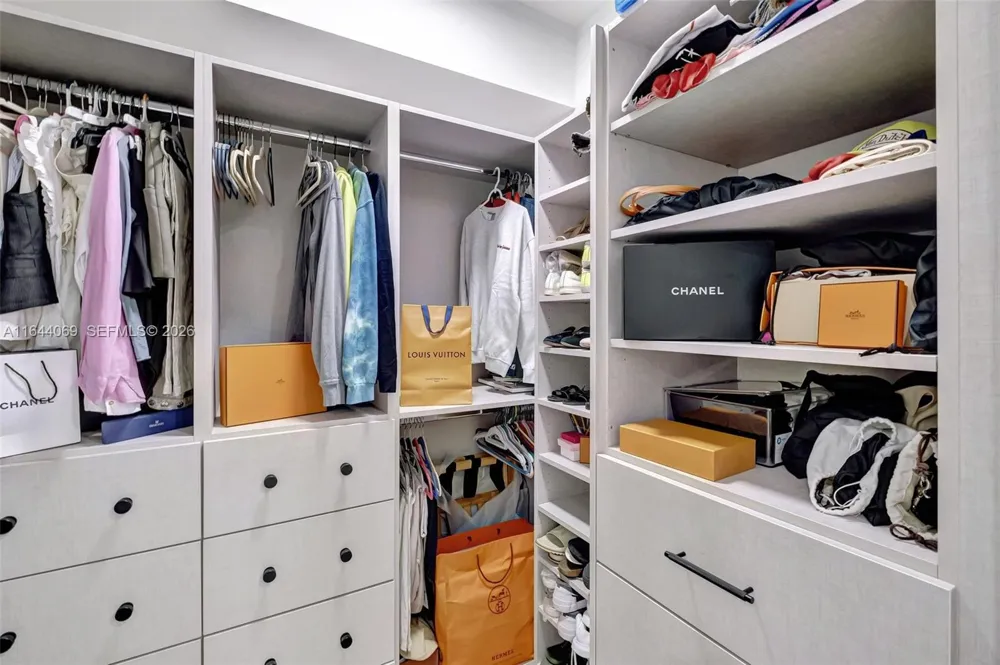 21200 Point Pl #1204 Aventura, FL 33180