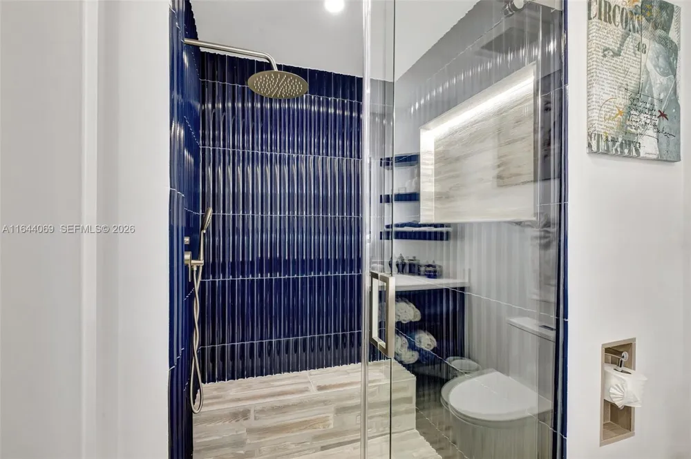 21200 Point Pl #1204 Aventura, FL 33180