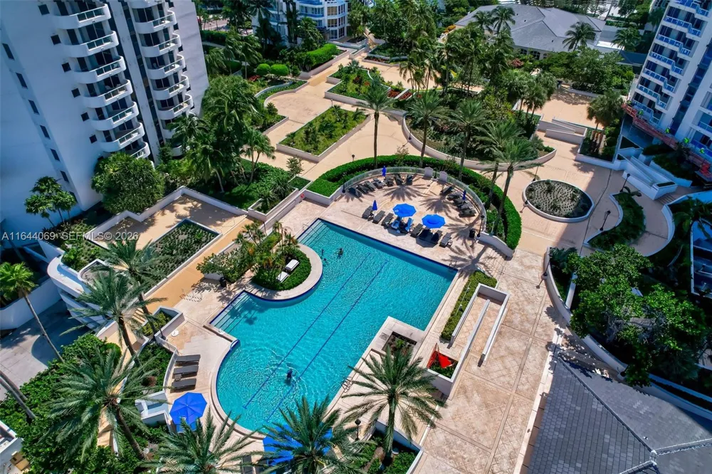 21200 Point Pl #1204 Aventura, FL 33180