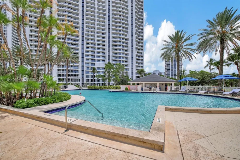 21200 Point Pl #1204 Aventura, FL 33180