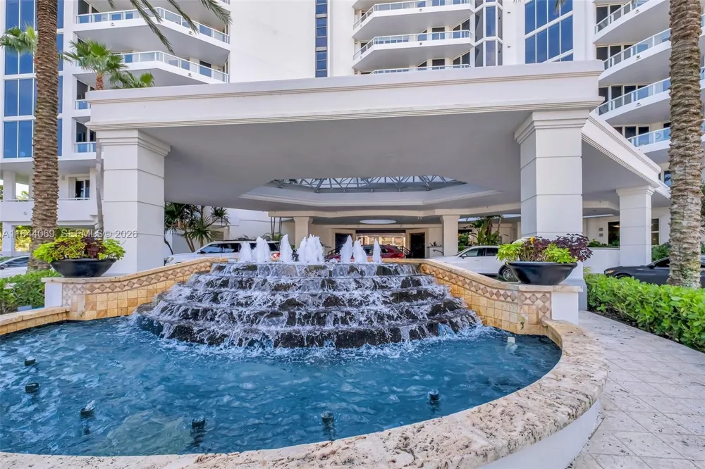 21200 Point Pl #1204 Aventura, FL 33180