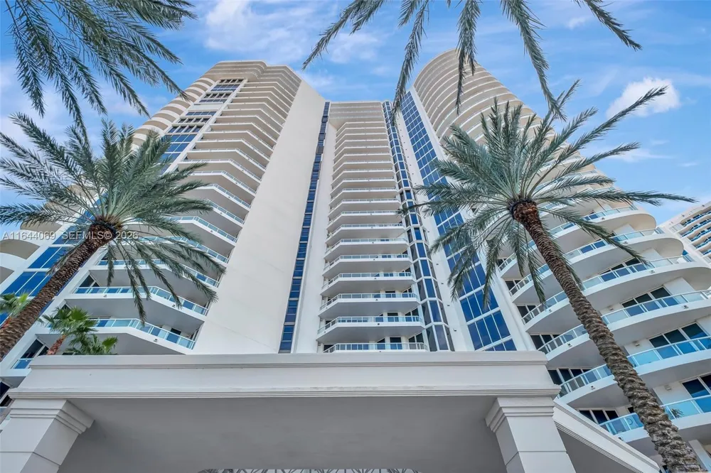 21200 Point Pl #1204 Aventura, FL 33180