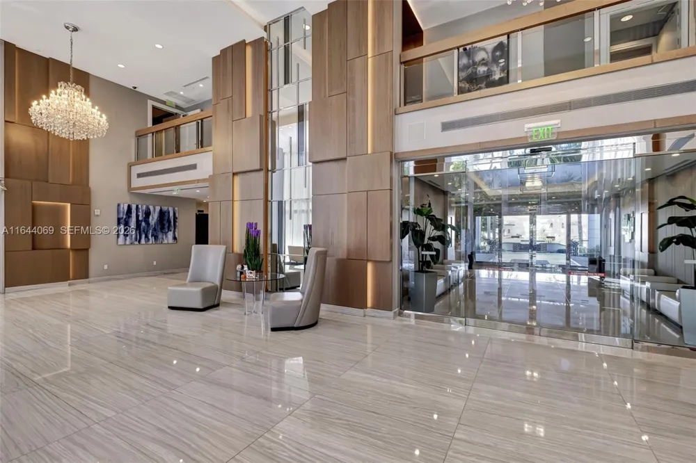 21200 Point Pl #1204 Aventura, FL 33180