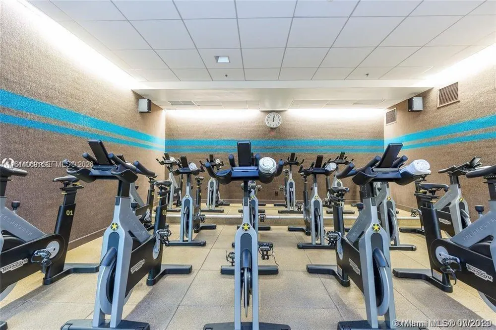 21200 Point Pl #1204 Aventura, FL 33180