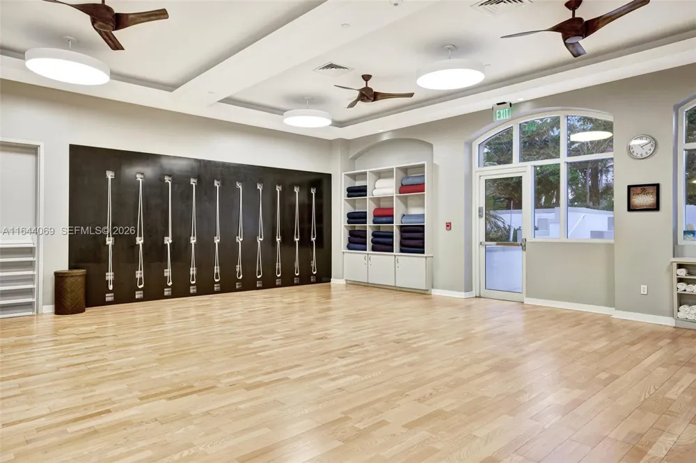 21200 Point Pl #1204 Aventura, FL 33180