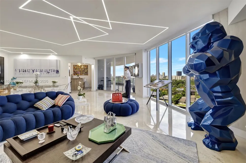 21200 Point Pl #1204 Aventura, FL 33180