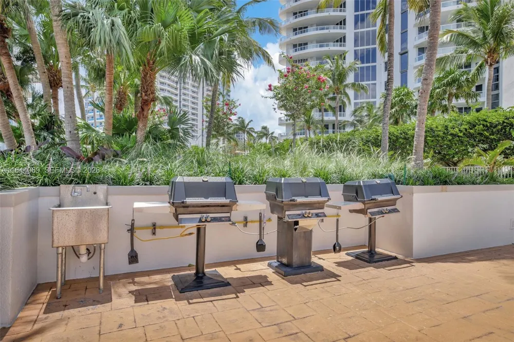 21200 Point Pl #1204 Aventura, FL 33180