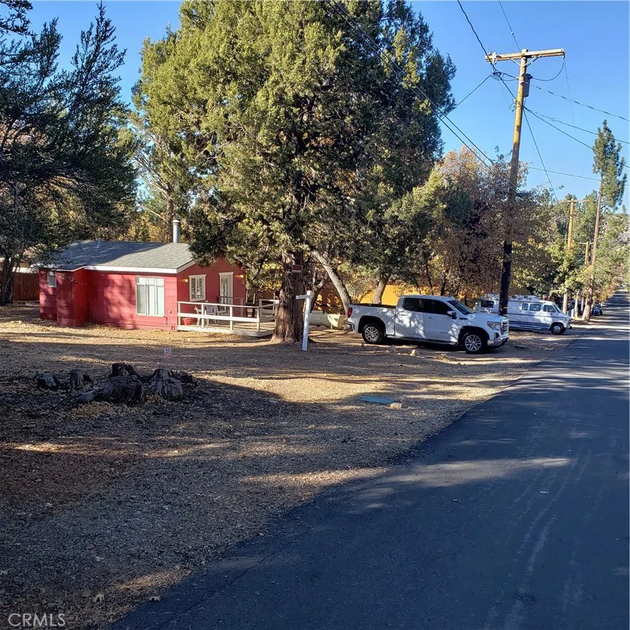 864 San Bernardino Avenue Sugarloaf, CA 92386