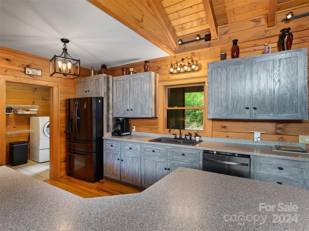 80 Austins Trail Canton, NC 28716