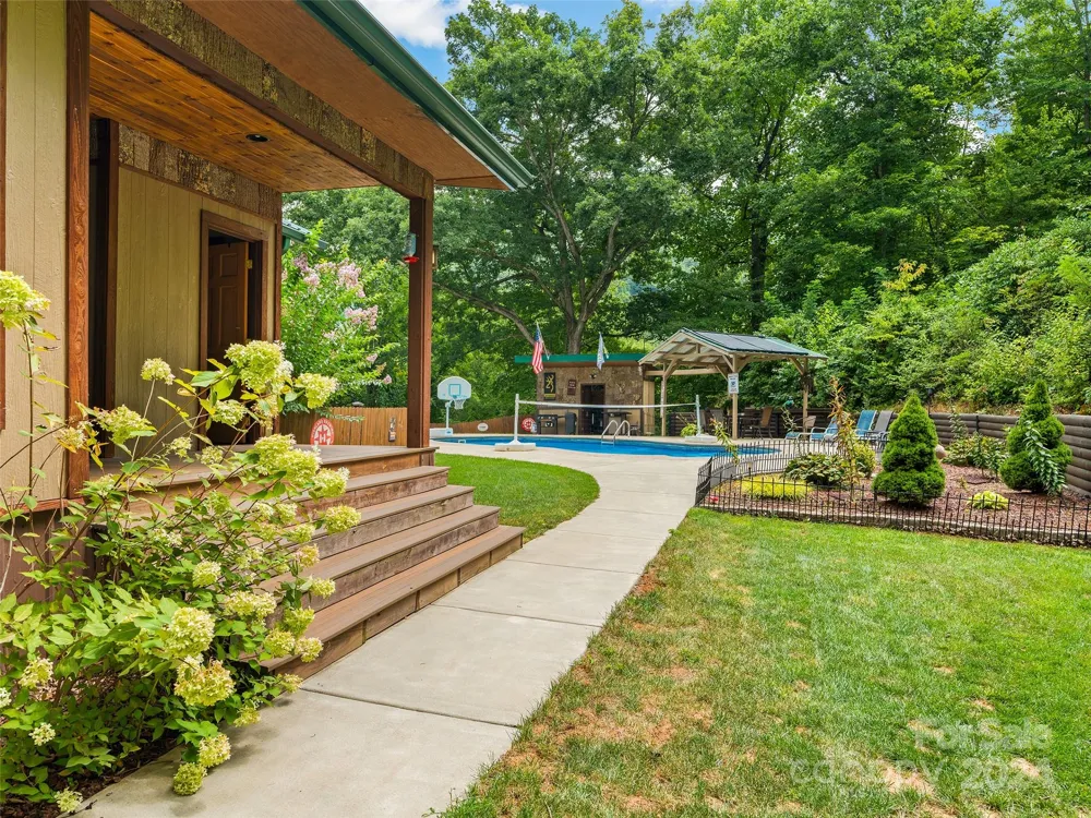 80 Austins Trail Canton, NC 28716