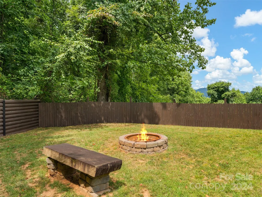 80 Austins Trail Canton, NC 28716