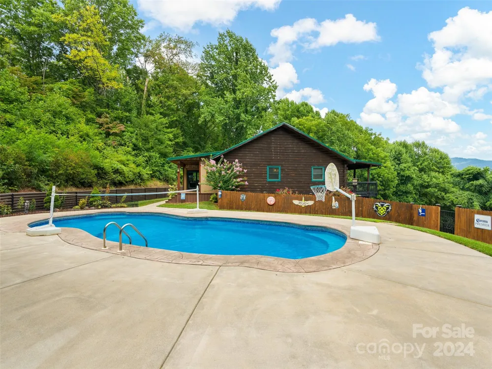 80 Austins Trail Canton, NC 28716