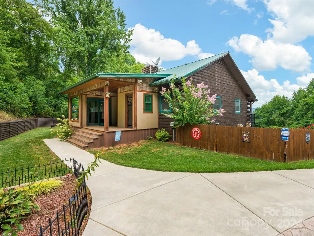 80 Austins Trail Canton, NC 28716