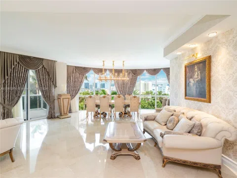 18101 Collins Ave #601
