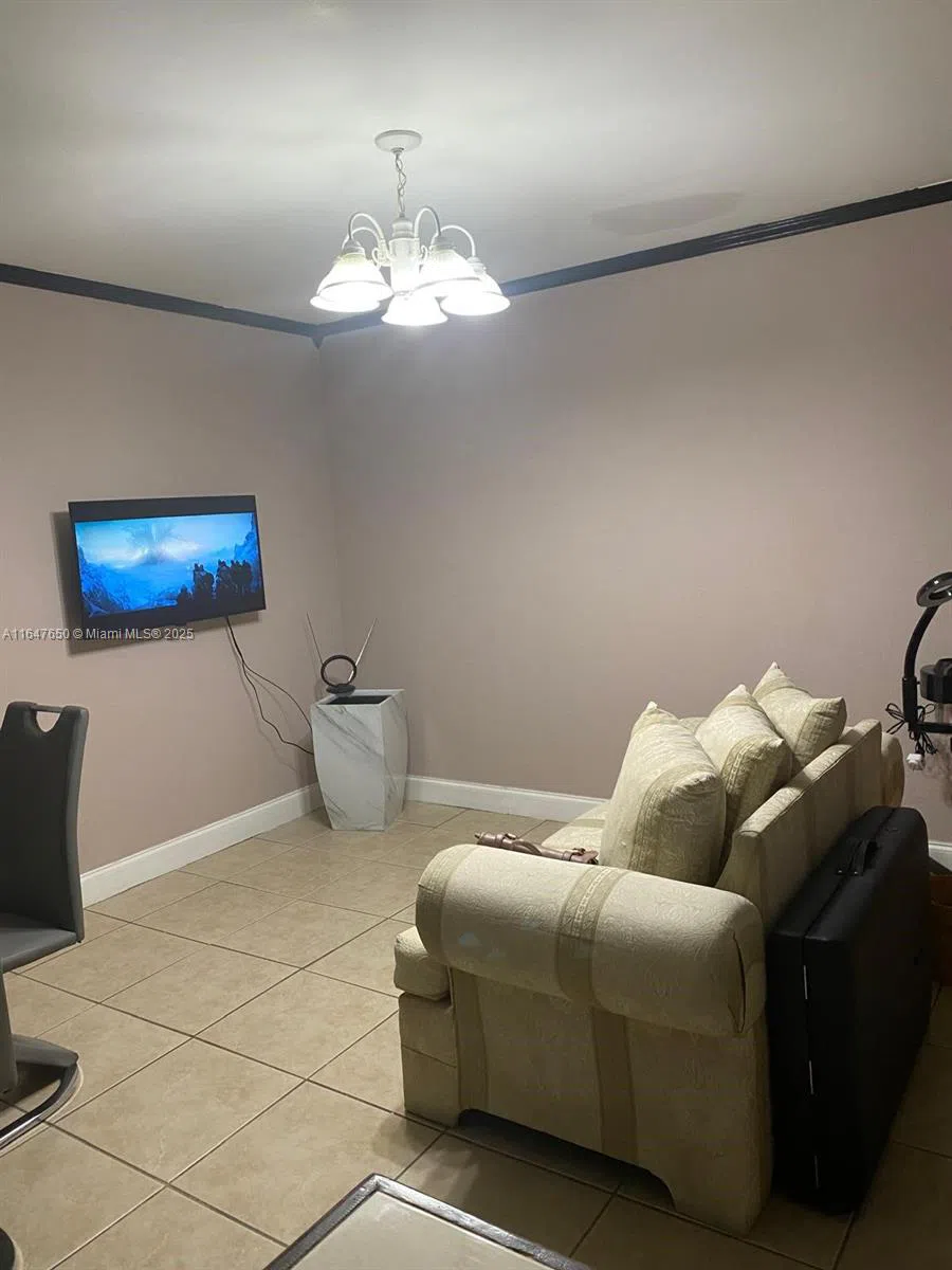 4050 NW 135th St #20-1 Opa-Locka, FL 33054