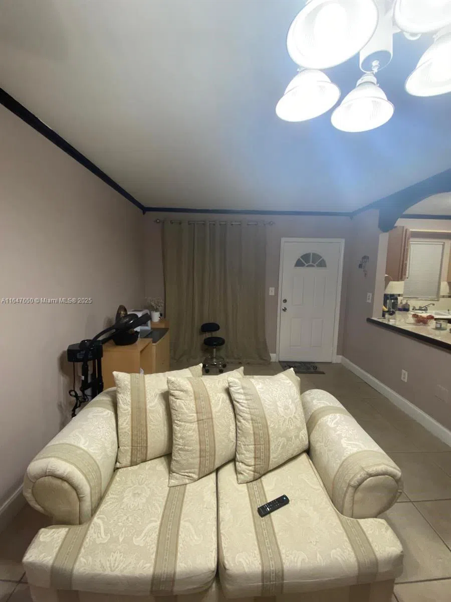 4050 NW 135th St #20-1 Opa-Locka, FL 33054