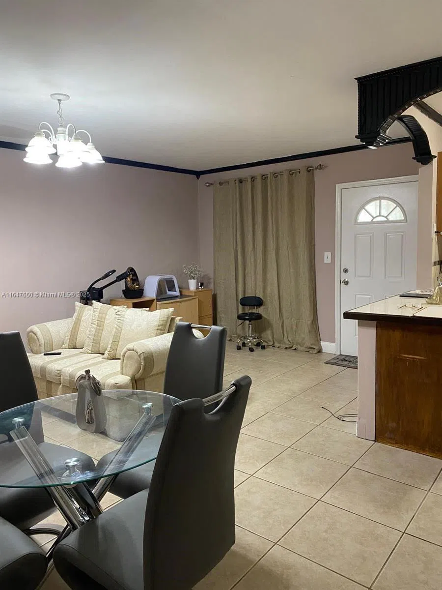 4050 NW 135th St #20-1 Opa-Locka, FL 33054