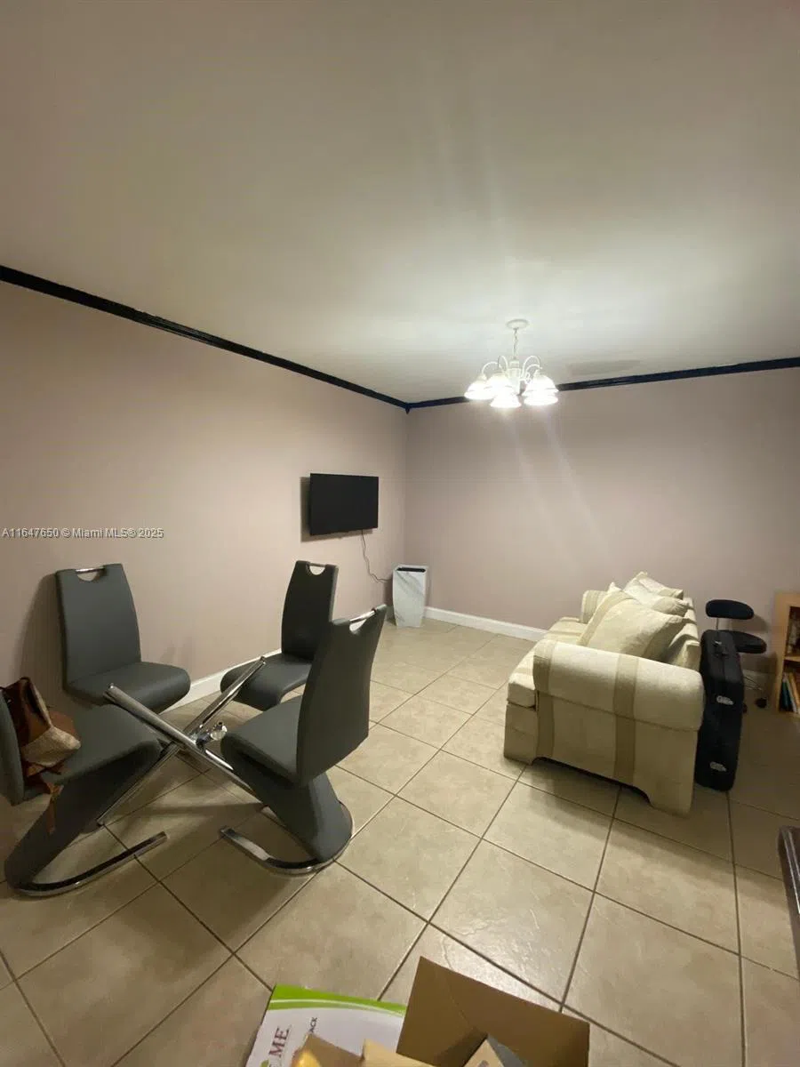 4050 NW 135th St #20-1 Opa-Locka, FL 33054