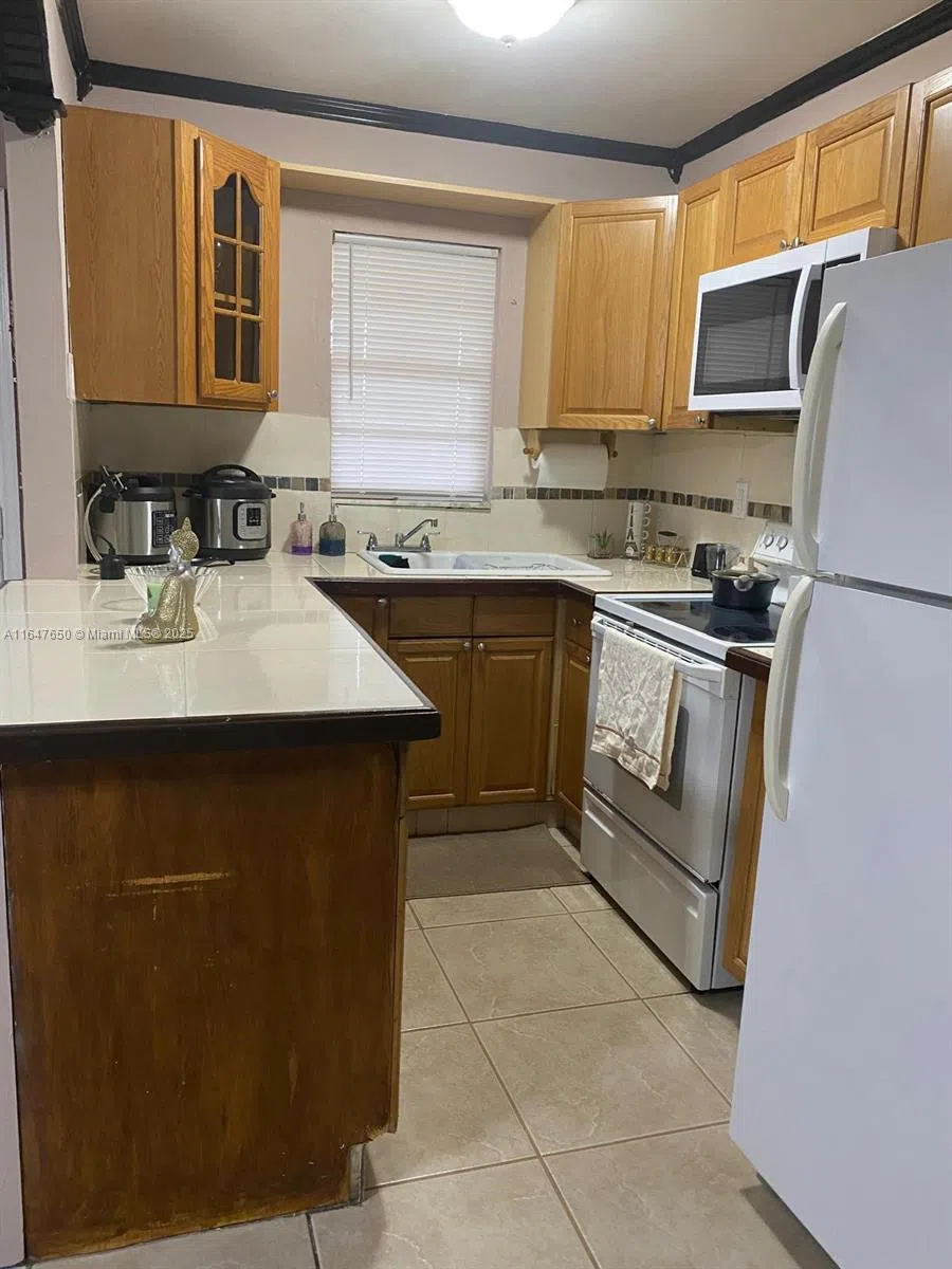 4050 NW 135th St #20-1 Opa-Locka, FL 33054
