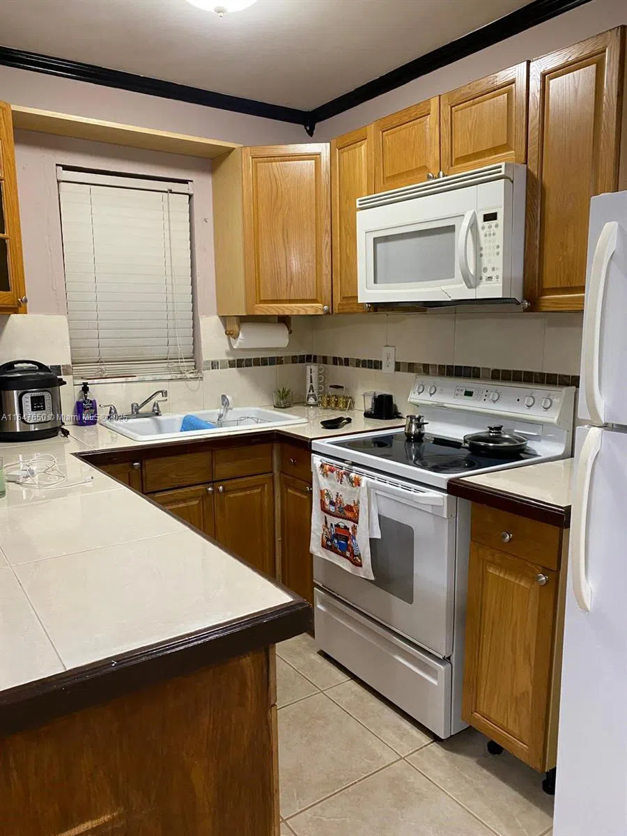4050 NW 135th St #20-1 Opa-Locka, FL 33054