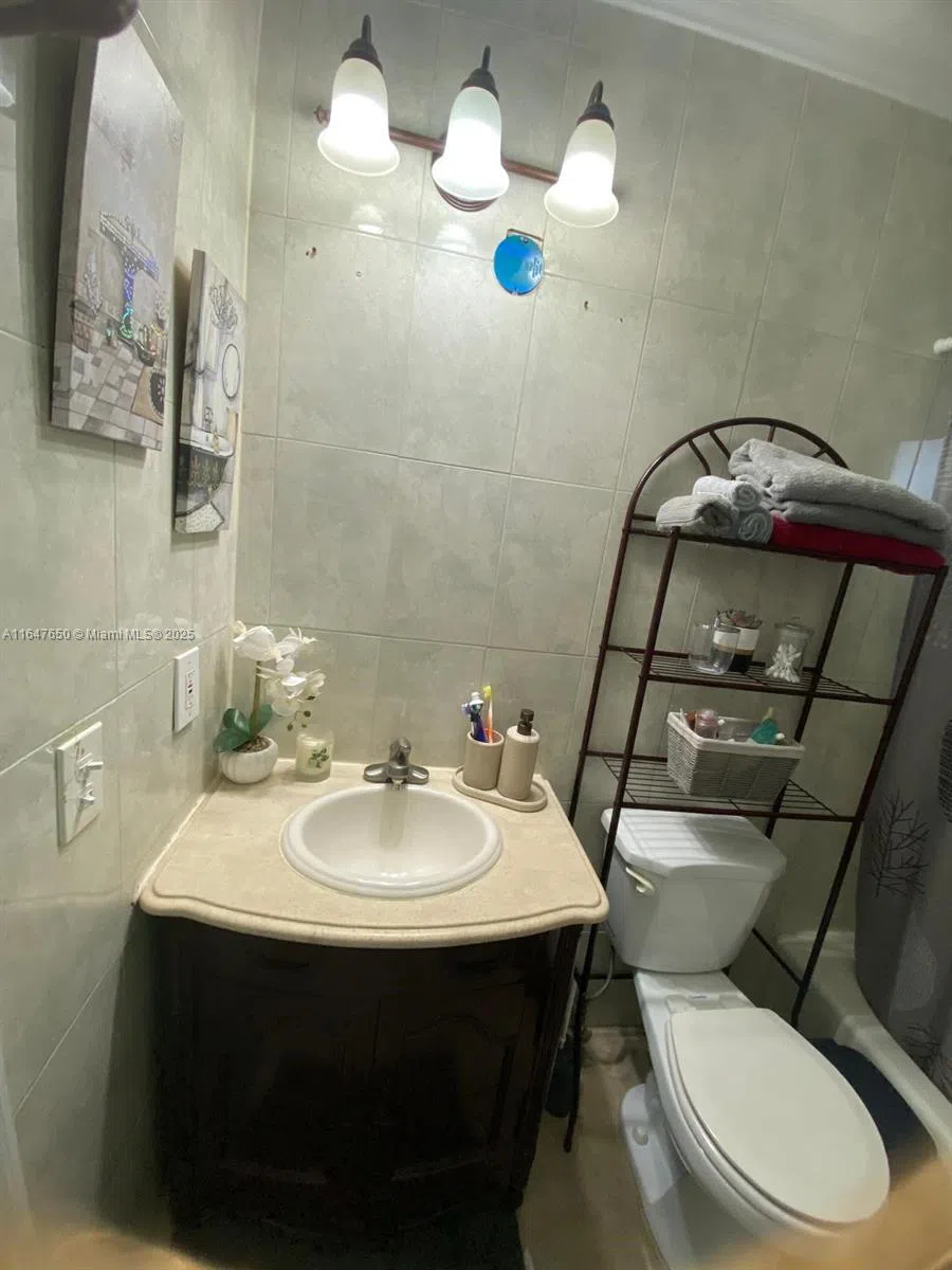 4050 NW 135th St #20-1 Opa-Locka, FL 33054
