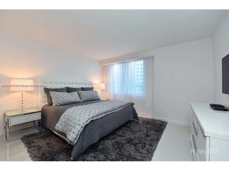 2301 Collins Ave #617 Miami Beach, FL 33139