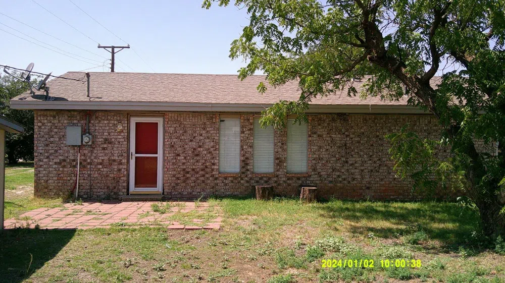 1008 N Ave H Shallowater, TX 79363